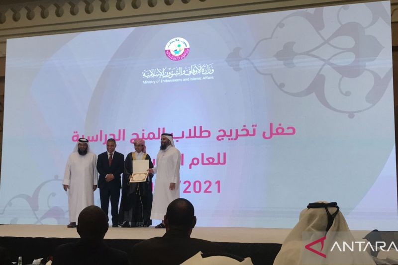 Membanggakan! Siswa Indonesia Ini Raih 3 Penghargaan Lulusan Terbaik di Qatar