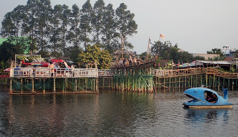 Wisata Apung Cipondoh Tempat Alternatif Libur Panjang Sekolah - Bagian 1