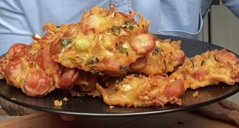Cara Membuat Bakwan Goreng Next Level ala Chef, Pakai Sosis Lebih Mewah 