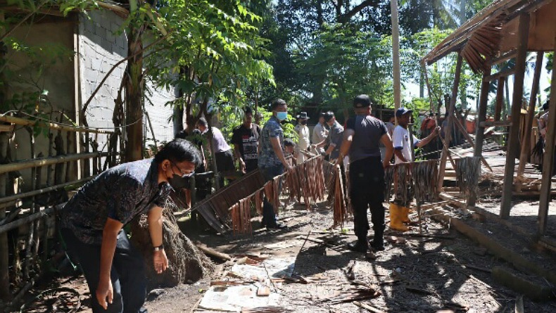 Sambut Hari Bhayangkara, Polres Bolmut Bedah Rumah Warga   