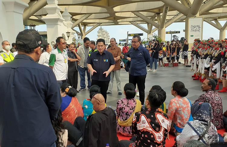 title Menteri BUMN Erick Thohir Minta Semua Bandara di Indonesia Gelar Event Seni dan Budaya Menteri BUMN Erick Thohir Minta Semua Bandara di Indonesia Gelar Event Seni dan Budaya