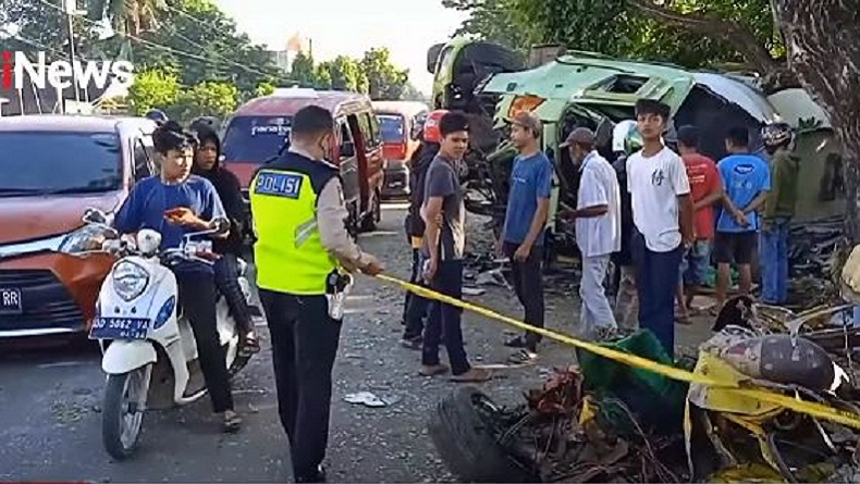 Kecelakaan Mengerikan Truk 10 Roda Tabrak Sedan di Gowa, 2 Orang Tewas, 3 Terluka