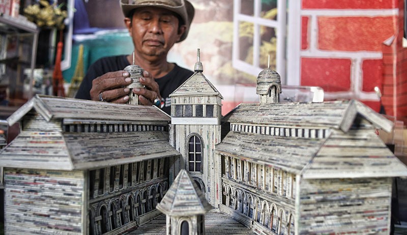 Kerajinan Miniatur Gedung Berbahan Koran Bekas Dijual hingga Rp7 Juta - Bagian 1