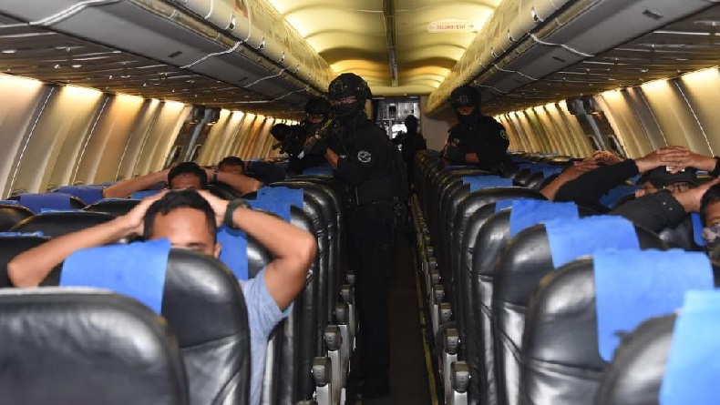 Pasukan Elite TNI Lumpuhkan 15 Teroris Bersenjata yang Bajak Pesawat dan Kuasai Bandara Soetta