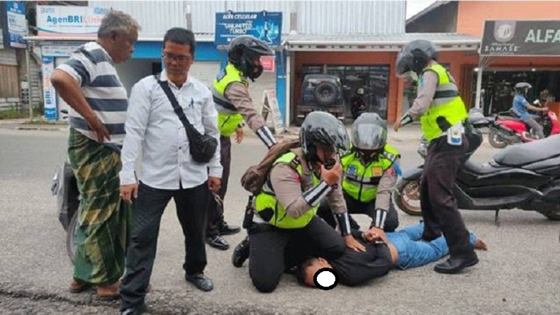 Disetop Polisi gegara Tak Pakai Helm, Pemotor di Kotim Kabur Ternyata Simpan Sabu