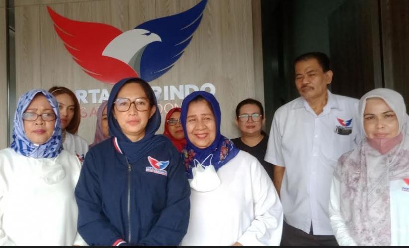 Dapat Nasi Kotak dari Partai Perindo Jambi, Warga: Terima Kasih Semoga Lebih Maju