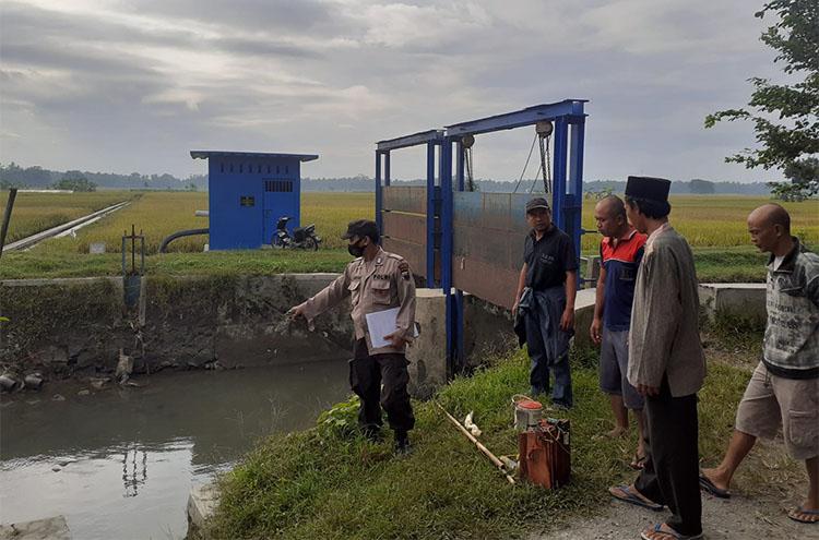 title Tragis, Pencari Ikan di Kebumen Tewas Tersengat Alat Setrum Tragis, Pencari Ikan di Kebumen Tewas Tersengat Alat Setrum