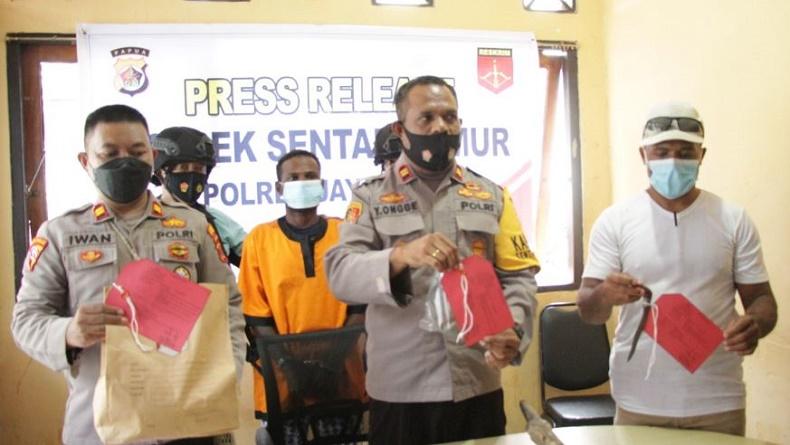 title Terungkap, Perempuan di Sentani Dibunuh dengan 22 Tusukan, saat Sekarat Diperkosa Terungkap, Perempuan di Sentani Dibunuh dengan 22 Tusukan, saat Sekarat Diperkosa