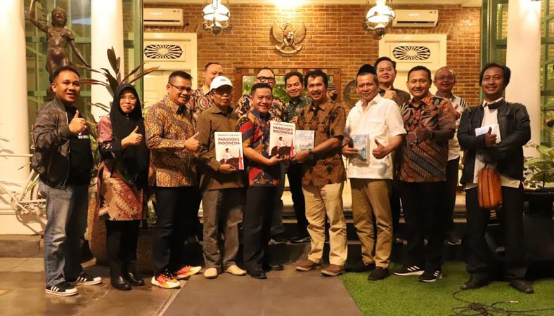 Pengurus PKB-Gerindra Jateng Ngopi Bareng, Bertukar Buku Karya Cak Imin dan Prabowo