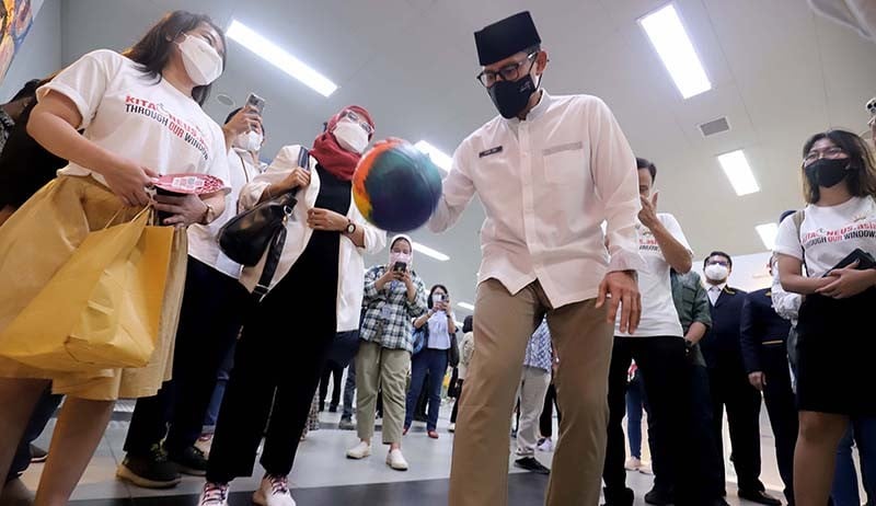 Sandiaga Uno Dukung Pameran Lukisan Karya 20 Anak Disabilitas di MRT Jakarta - Bagian 4
