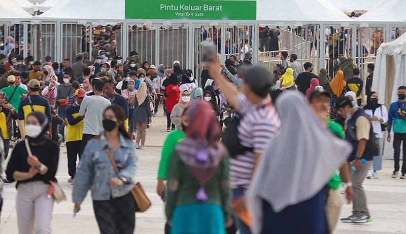 Antusiasme Warga Datang ke Stadion JIS Jelang Perayaan Jakarta Hajatan ke-495 - Bagian 4