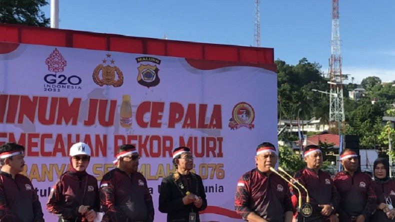 Polda Maluku Pecahkan Rekor MURI Minum Jus Pala Terbanyak 16.076 Botol