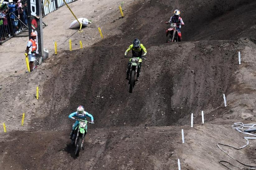 Pembalap Tim Red Bull KTM Factory Tom Vialle Juara Seri-12 MX2 Samota 2022 - Bagian 2