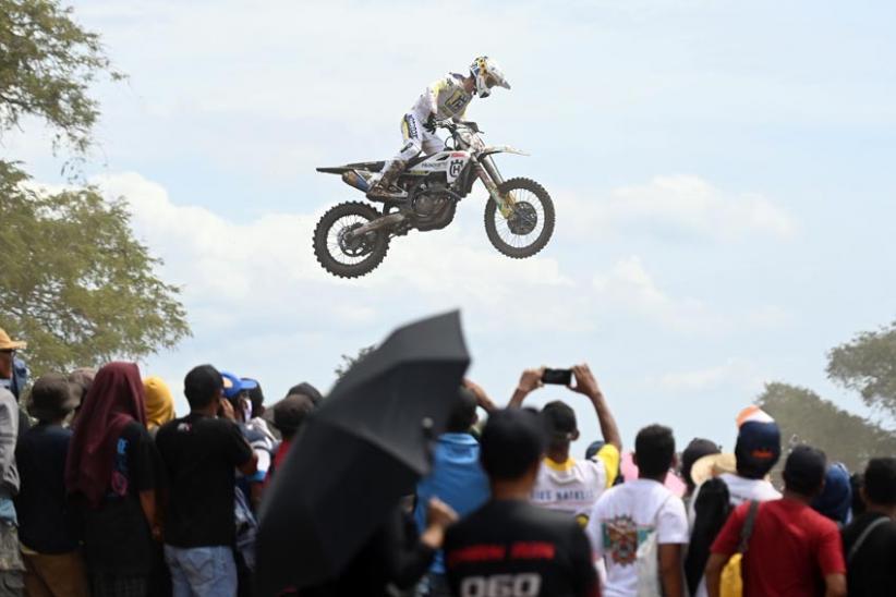 Pembalap Tim Red Bull KTM Factory Tom Vialle Juara Seri-12 MX2 Samota 2022 - Bagian 3