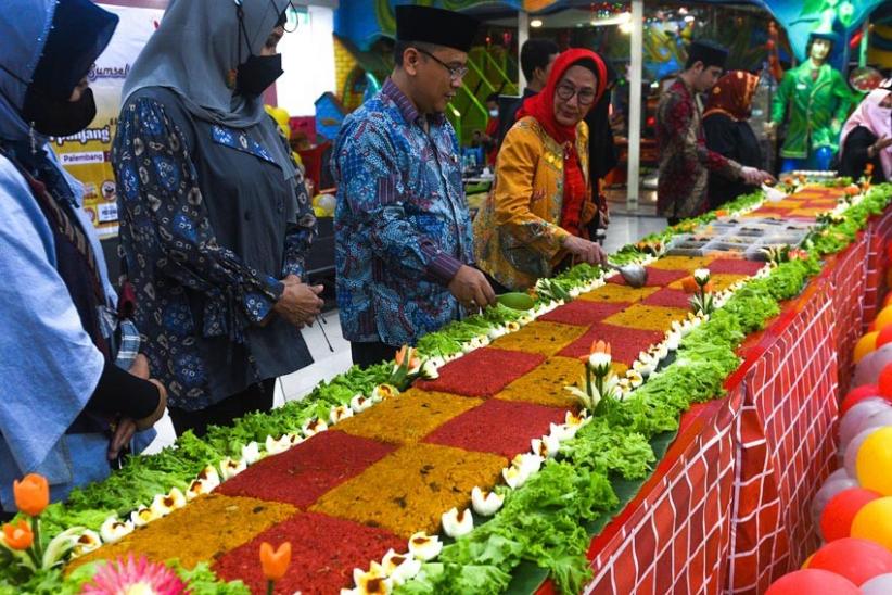 Rayakan Milad Ke-3, Komunitas The Ultimate Woman Sumsel Membuat Nasi Minyak Sepanjang 5 Meter - Bagian 2