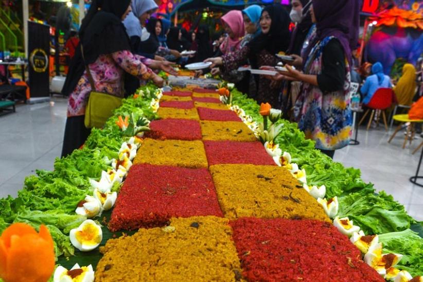 Rayakan Milad Ke-3, Komunitas The Ultimate Woman Sumsel Membuat Nasi Minyak Sepanjang 5 Meter - Bagian 3