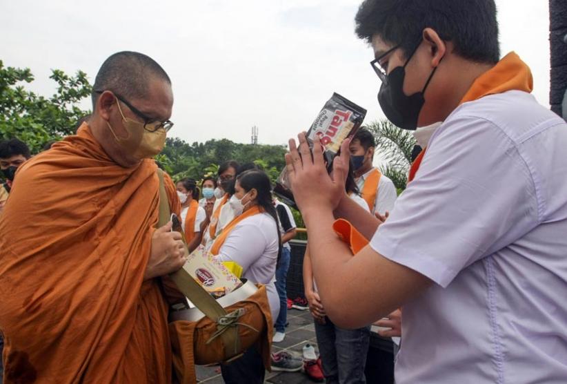 Puluhan Pemuda Katolik Kunjungi Vihara Tanah Putih Semarang - Bagian 2