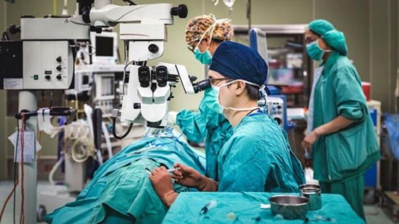 Kacau, Dokter Operasi Mata yang Salah hingga Pasien Buta