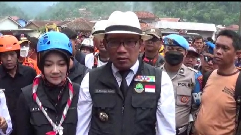 Datangi Lokasi Banjir di Bogor, Ridwan Kamil Salurkan Bantuan Awal Rp500 Juta