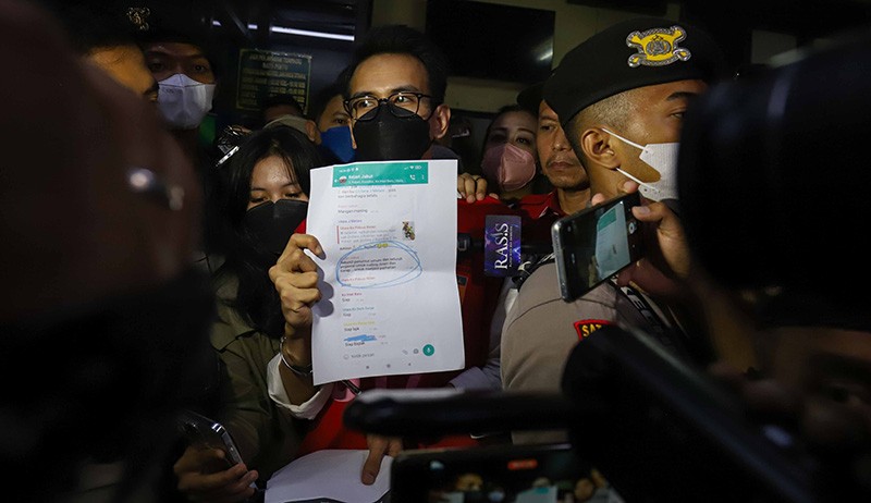 Ekspresi Adam Deni Divonis 4 Tahun Penjara  - Bagian 3