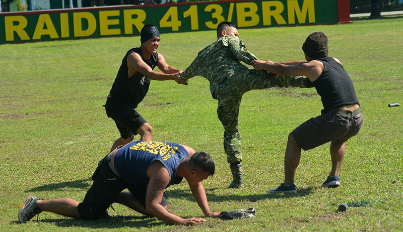 Atraksi Bela Diri hingga Defile Pasukan Warnai Sertijab Danyonif Mekanis Raider 413 Bremoro - Bagian 3