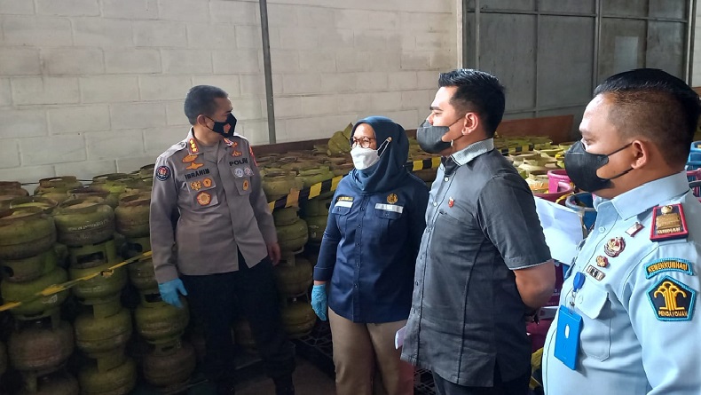 Nekat Oplos Gas 3 Kg Bersubsidi sehingga Negara Rugi Rp8 Miliar, 5 Pria Bogor Diringkus Polisi  