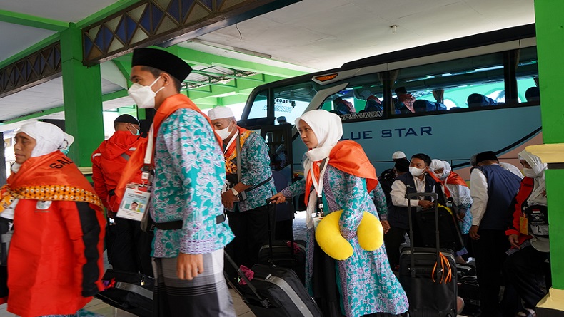 title Puluhan Jemaah Calon Haji Asal Salatiga Diberangkatkan, Ini Pesan Pj Wali Kota Puluhan Jemaah Calon Haji Asal Salatiga Diberangkatkan, Ini Pesan Pj Wali Kota