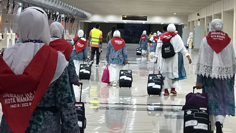 323 Jemaah Calon  Haji Sulawesi Utara Berangkat dari Bandara Sam Ratulangi Manado