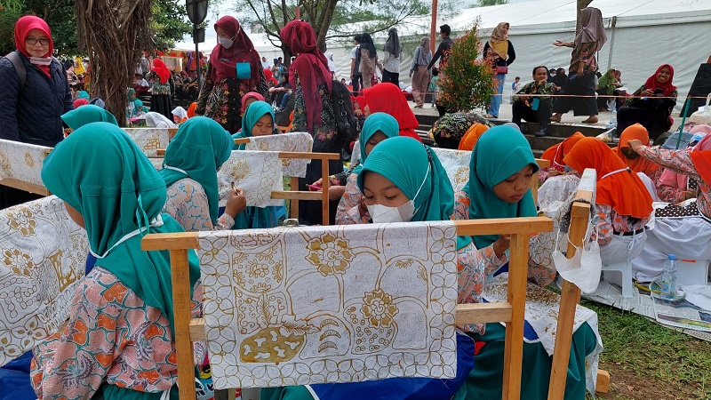Asah Keterampilan, 393 Anak SD di Kebumen Ikut Lomba Batik Jagad KIE