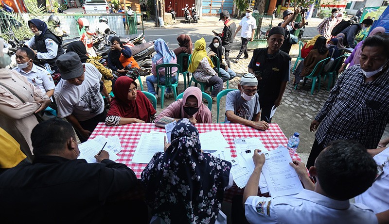 Terdampak Perubahan Nama Jalan, Warga Datangi Petugas Dukcapil DKI Jakarta - Bagian 2