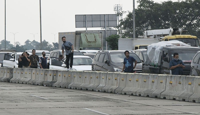 Tanah Belum Dibayar, Warga Blokade Tol Cimanggis-Cibitung - Bagian 3