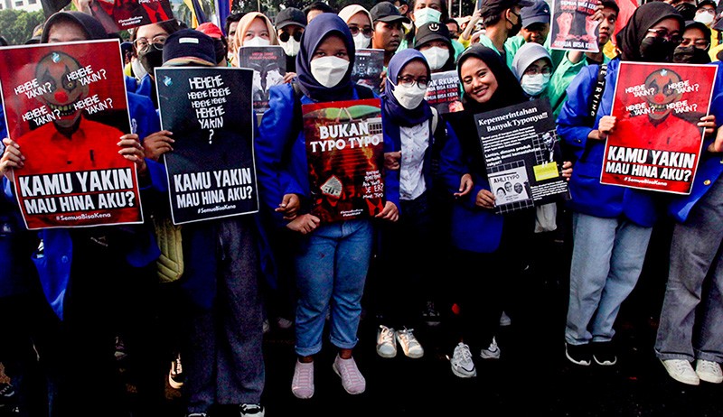 Aksi Tolak RKUHP, Ratusan Mahasiswa Geruduk Gedung DPR - Bagian 2