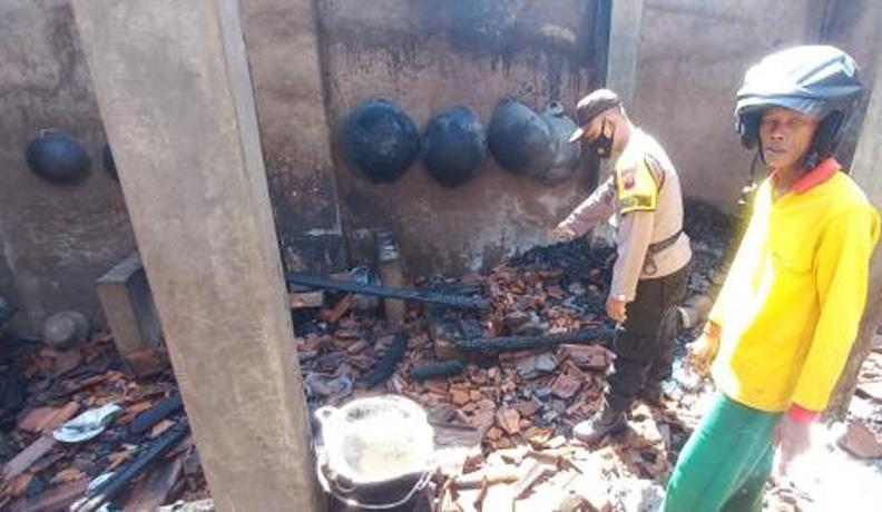 Lupa Matikan Tungku usai Memasak, Rumah Petani di Brebes Ludes Terbakar