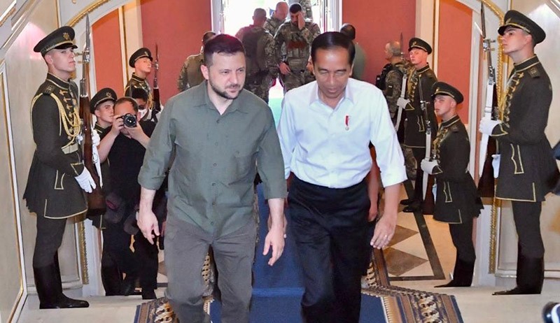 Foto-Foto Pertemuan Empat Mata Presiden Jokowi dan Presiden Zelensky di Ukraina - Bagian 3
