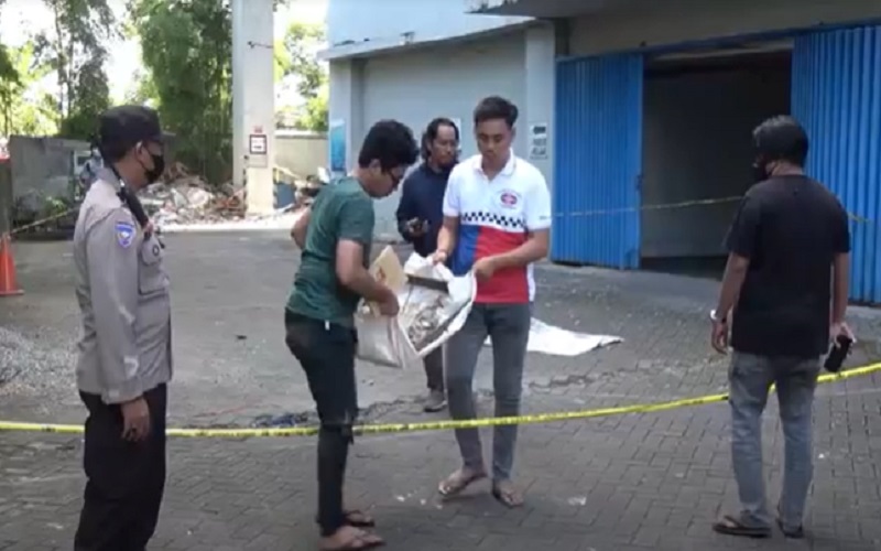 title Mahasiswi Diduga Lompat dari Gedung Lantai 6 di Makassar, Ada Bongkahan Beton di Lokasi Mahasiswi Diduga Lompat dari Gedung Lantai 6 di Makassar, Ada Bongkahan Beton di Lokasi