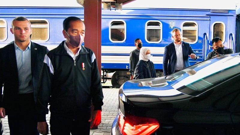 Usai Temui Zelensky, Presiden Jokowi Terbang ke Rusia Bertemu Vladimir Putin - Bagian 4