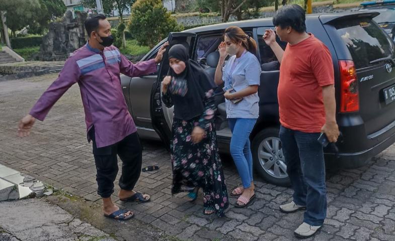 Aniaya Rekan Seprofesi, 2 Perempuan Pemandu Karaoke di Bandungan Diamankan Polisi