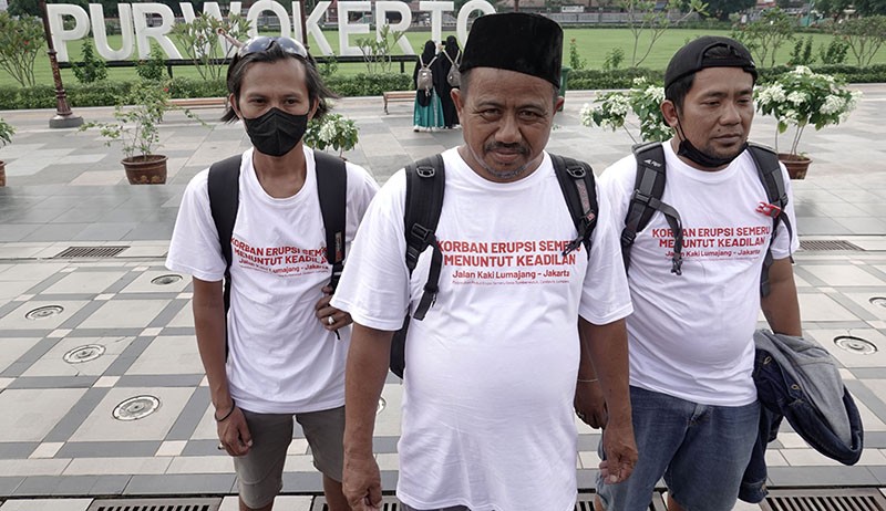 Protes Tambang Pasir, Korban Erupsi Gunung Semeru Jalan Kaki Lumajang-Istana Negara - Bagian 1