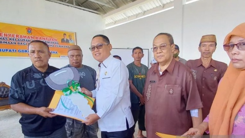 Nelayan di 11 Kecamatan Gorontalo Utara Dapat Bantuan Perlengkapan Perikanan