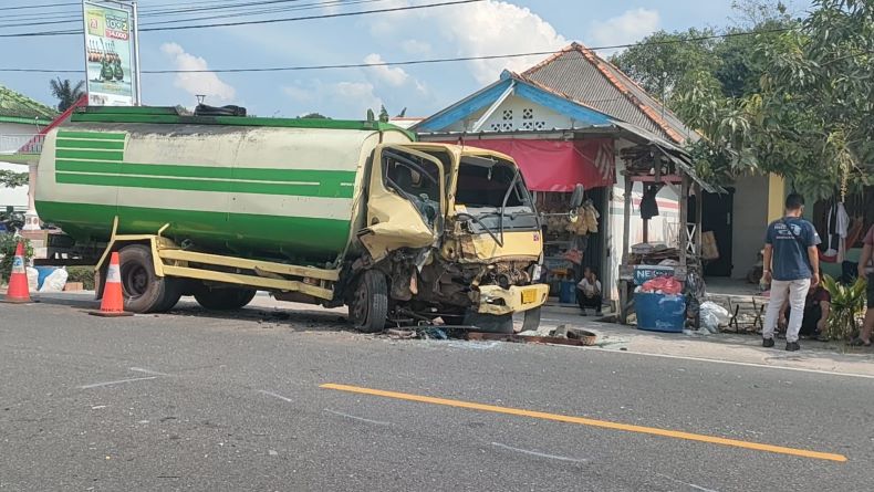 Ngeri, Begini Kronologi Kecelakaan Maut Minibus Tabrak Truk Tangki di Bangka Tengah