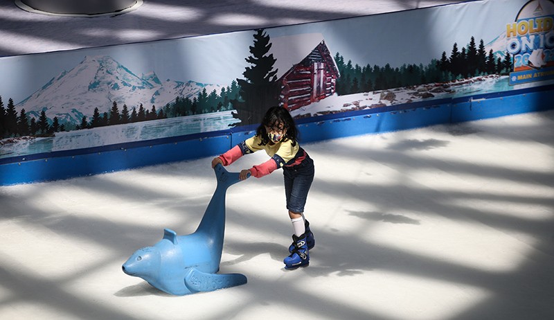 Bermain Ice Skating Mengisi Waktu Liburan Sekolah di Depok - Bagian 2