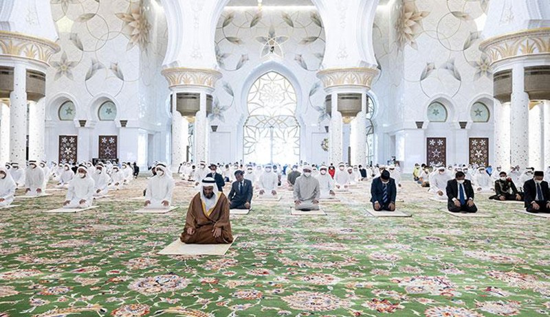 Momen Jokowi, MBZ dan Prabowo Khusyuk Salat Jumat Berjamaah di Abu Dhabi - Bagian 2