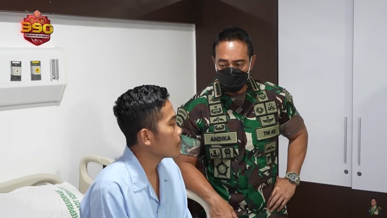 Prajurit TNI yang Ditembak KKB Dijenguk Panglima TNI, Ditanya Pacar Sudah Datang Belum?