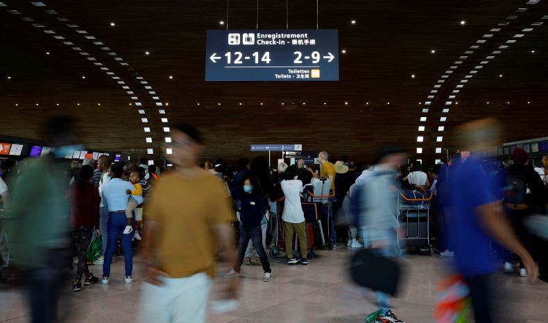 Buntut Aksi Mogok, Ribuan Bagasi Penumpang Pesawat di Bandara Paris Tak Terangkut