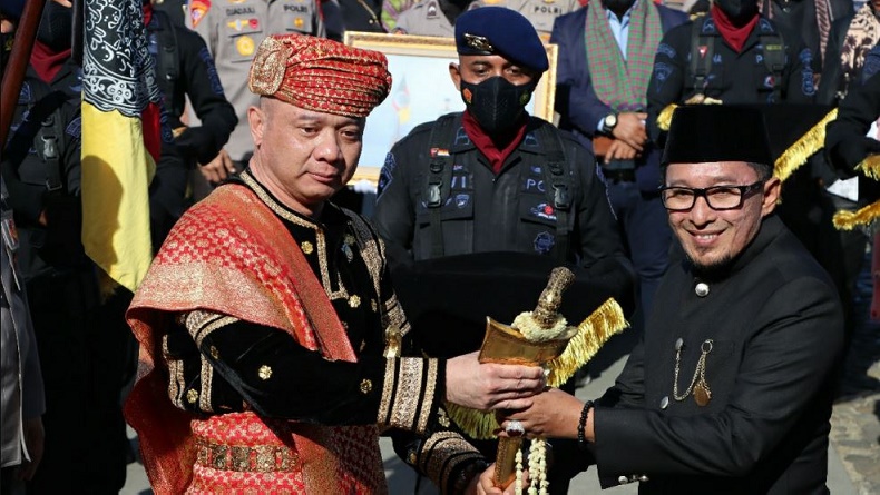 Kapolda Sumbar Serahkan 7 Benda Pusaka Raja-Raja Minangkabau, Ada Keris hingga Tombak