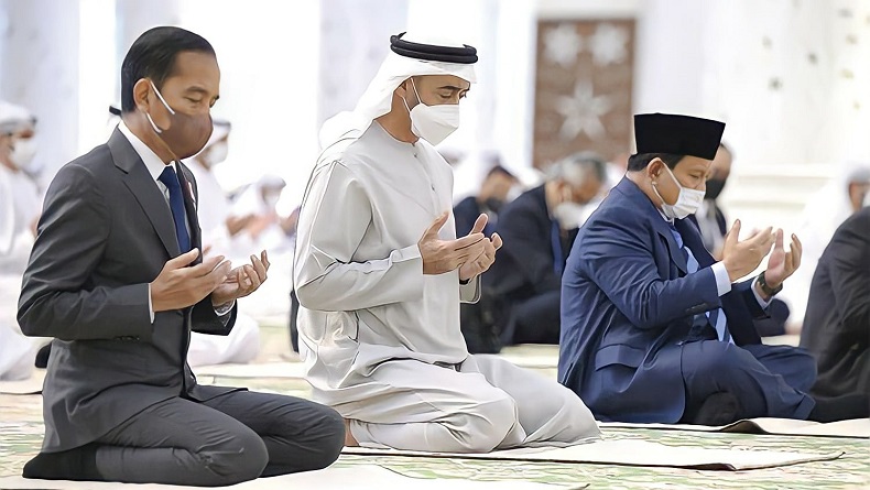 Momen Prabowo Salat Jumat Bareng Jokowi dan MBZ di Sheikh Zayed Grand Mosque Abu Dhabi