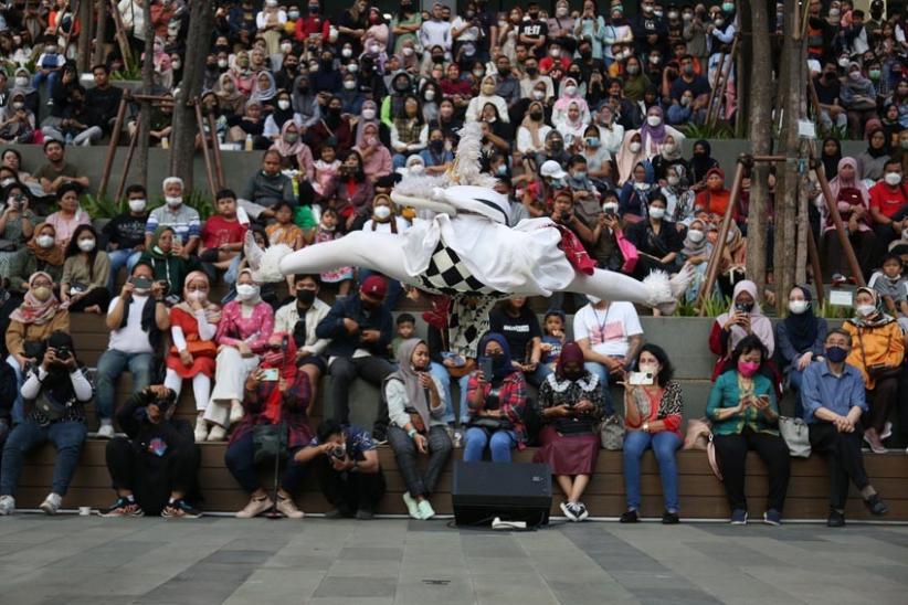 Suguhkan Pertunjukan Seni, Anjungan Sarinah Semakin Ramai Pengunjung - Bagian 7