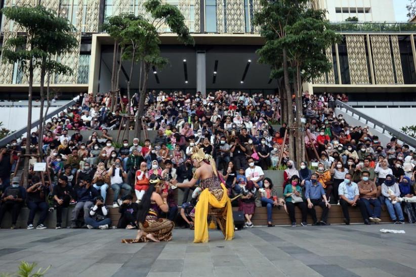Suguhkan Pertunjukan Seni, Anjungan Sarinah Semakin Ramai Pengunjung - Bagian 8