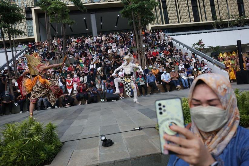 Suguhkan Pertunjukan Seni, Anjungan Sarinah Semakin Ramai Pengunjung - Bagian 4