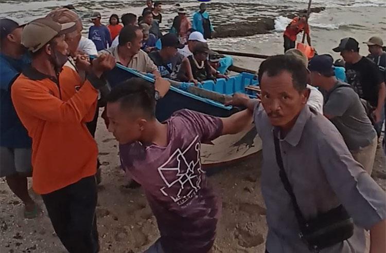 2 Wisatawan Terseret Ombak di Pantai Drini saat Foto Selfie, Satu Tewas dan Hilang 